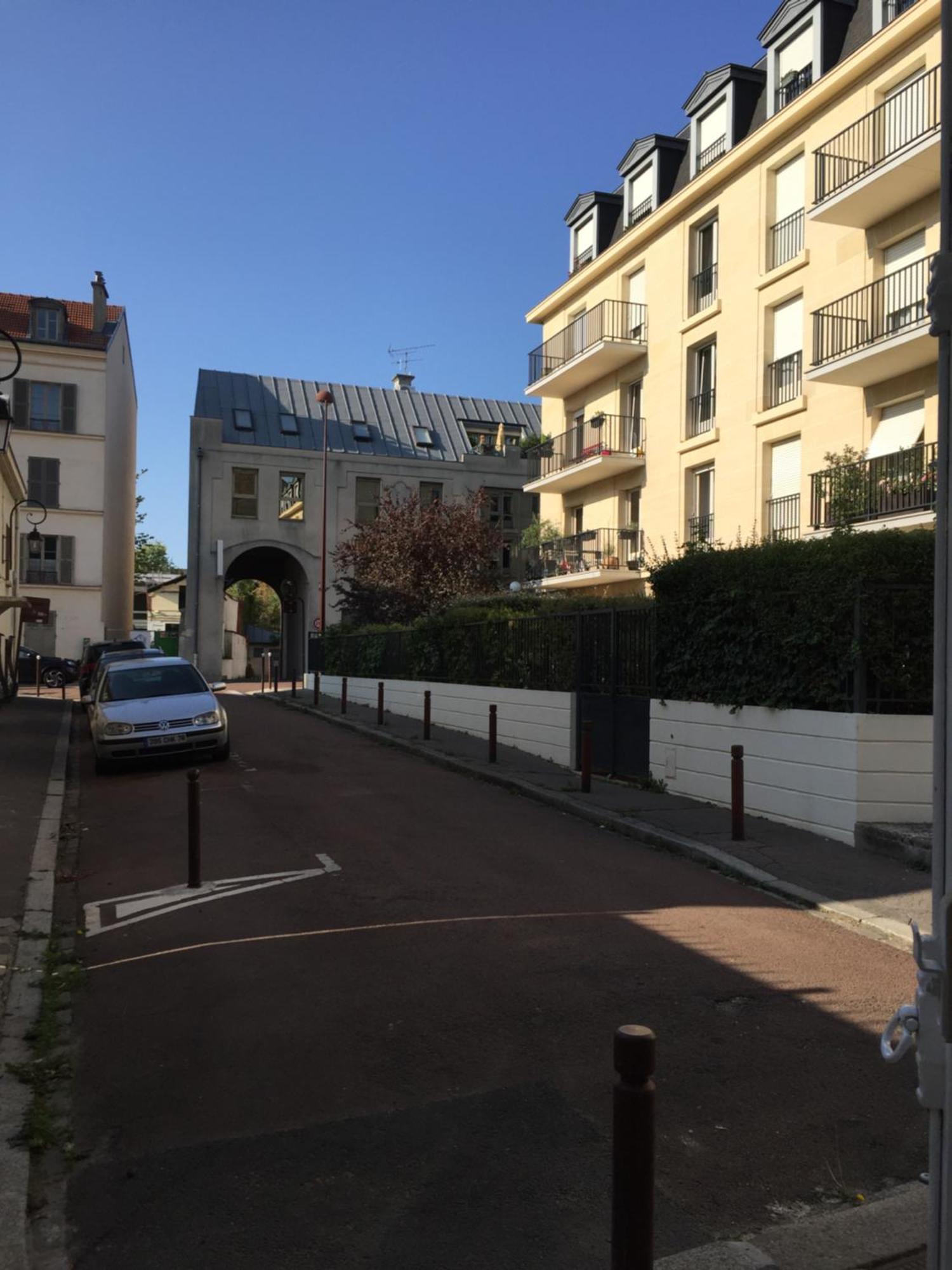 Proche Du Chateau De Versaillles Une Chambre Avec Jardin Versalles Exterior foto